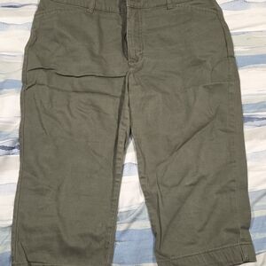 St. John's Bay Olive Capris